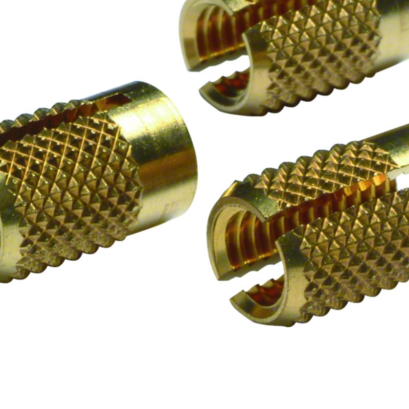 Jeu 100 écrous M6 à encastrer IP6 pour armoires en polyester IP 65 univers FZ801